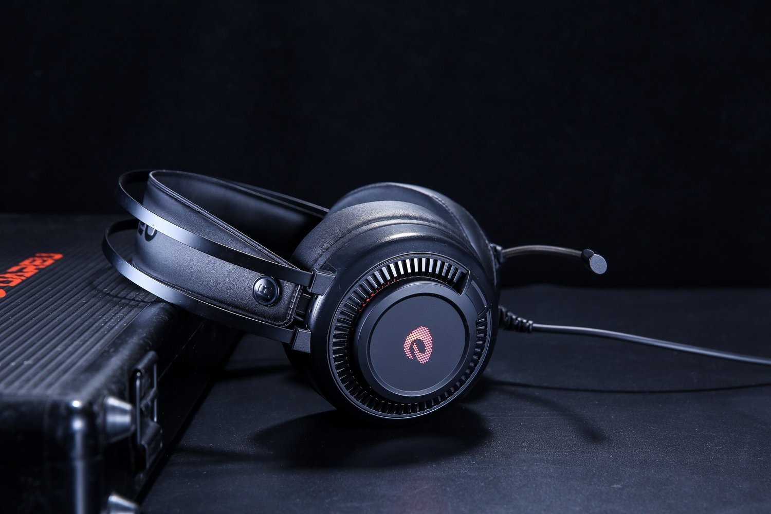 Gamer Fejhallgató Dareu EH416S, Mikrofon, RGB világítás, 3.5mm TRRS és USB csatlakozás